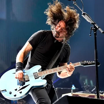 Cercanamente al punk, Foo Fighters presenta «Under You», un adelanto de su nuevo trabajo discográfico