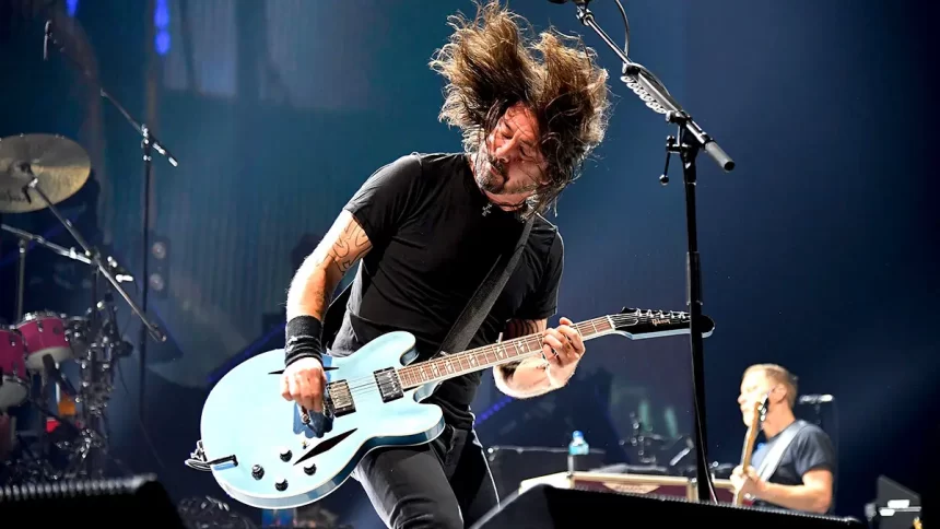 Cercanamente al punk, Foo Fighters presenta «Under You», un adelanto de su nuevo trabajo discográfico