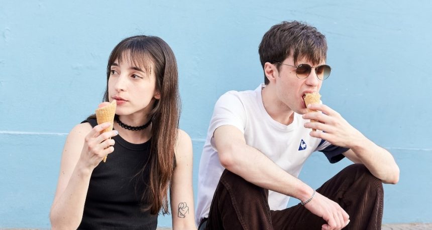 El original grupo Riel sigue difundiendo su dream rock y shoegaze; ahora es el turno de su nuevo álbum «Principio del Fin», que presentarán en La Tangente