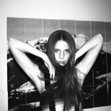 Lisa, la joven promesa musical argentina, adelanta su primer disco a través de su single «Espinas»