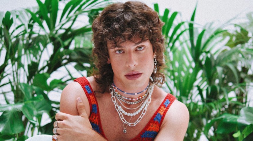 El cantante Leo Rizzi comparte su pegadizo single «Cielo Violeta» y se prepara para un importante show en Ciudad de México, además de su gira actual por España