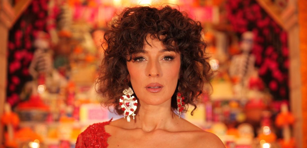 Mara Barros, corista deJoaquín Sabina, presenta su disco solista «Me nace del corazón» en La Trastienda