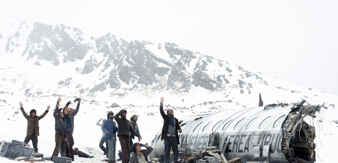 Pronto llegará a Netflix «La Sociedad de la Nieve», un film que retrata un accidente aéreo verídico en el que un equipo de rugby se estrella en Los Andes