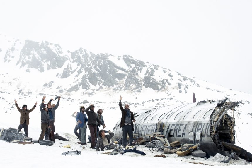 Pronto llegará a Netflix «La Sociedad de la Nieve», un film que retrata un accidente aéreo verídico en el que un equipo de rugby se estrella en Los Andes