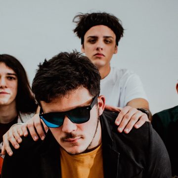 Vernos Pasar y un show en Niceto en el que presentarán su single como «Greyman», del que participa Santi Martínez de El Kuelgue