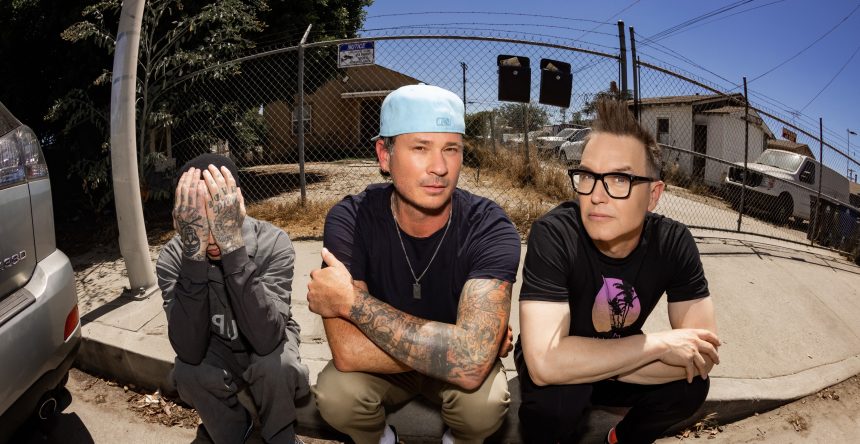 El trío estadounidense Blink-182 reaparece con nuevo disco, se trata de «One more time…» y muchos de sus adelantos ya venían cosechando millones de streams