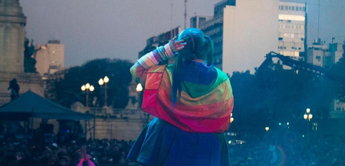 Luego de su espectacular set en la Marcha del Orgullo LGTBIQA+ en Buenos Aires, BB Asul lanza el single «Mar»