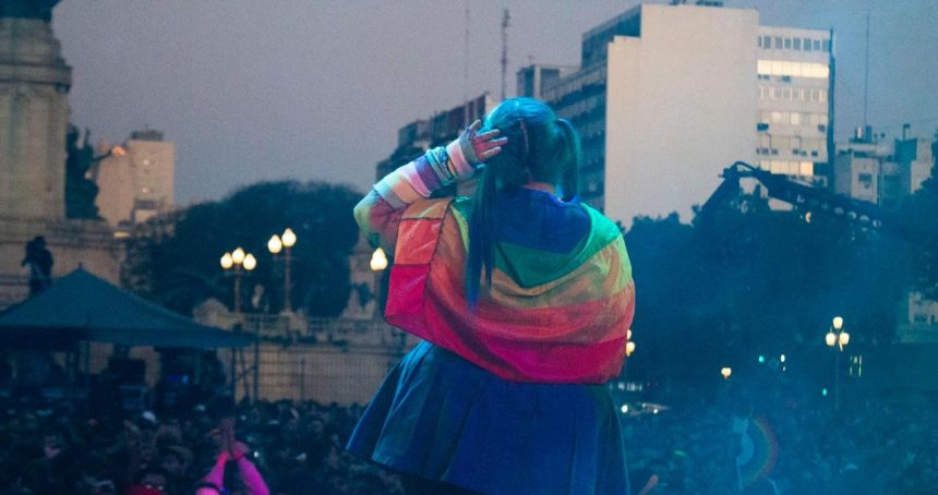 Luego de su espectacular set en la Marcha del Orgullo LGTBIQA+ en Buenos Aires, BB Asul lanza el single «Mar»