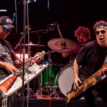Andrés Calamaro y una catarata de hits en dos noches en el Movistar Arena de Buenos Aires; homenajeó a Ricardo Iorio y Pablo Lescano fue uno de los invitados