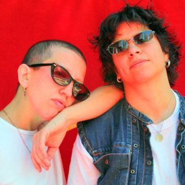 Ibiza Pareo y su disco «Por si acaso se acaba el mundo»: «Es una celebración a estas canciones que nos atravesaron, con sus letras, sus sentimientos o por haberlas bailado muchas veces», señalan