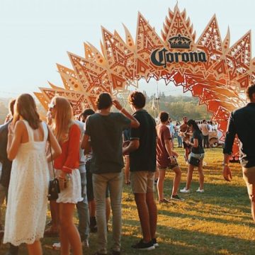 Llega Corona Sunsets a Chamadmalal, con shows de Emmanuel Horvilleur, Zoe Gatusso, Koino Yokan y Pabels