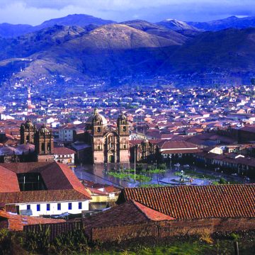 La imponente Cusco peruana, milenaria y con arquitectura única, que los Incas dejaron para la posteridad, además de tratarse de un pueblo avanzado en lo arqueológico, con un misticismo que perdura en el tiempo