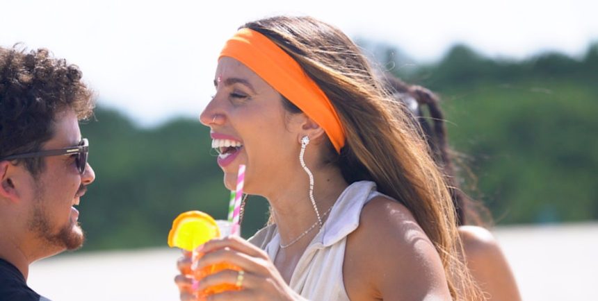 Para salir de la monotonía: Miss Galáctica comparte su nuevo single y videoclip de «Aperol Spritz» con la salvadoreña Cathia