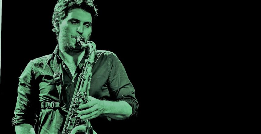 El saxofonista Andrés Hayes sigue adelantando singles de su nuevo e inminente nuevo álbum, «Luces hoy», y ya anuncia fecha de presentación del mismo en Palermo