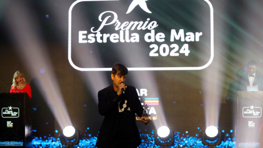Ciro Martínez habló sobre el Estrella del Mar de Oro que recibió y sobre su aporte a la cultura: «Después del alimento del estómago, alimentar el alma es muy importante para un pueblo»
