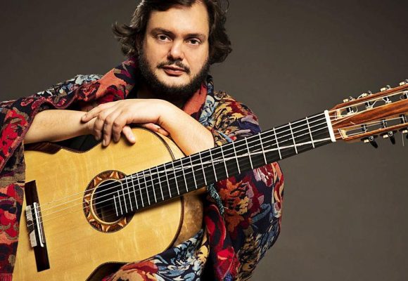 El músico brasileño Yamandú Costa y su reencuentro con el público argentino: será en el Centro Cultural Konex, con su guitarra de siete cuerdas