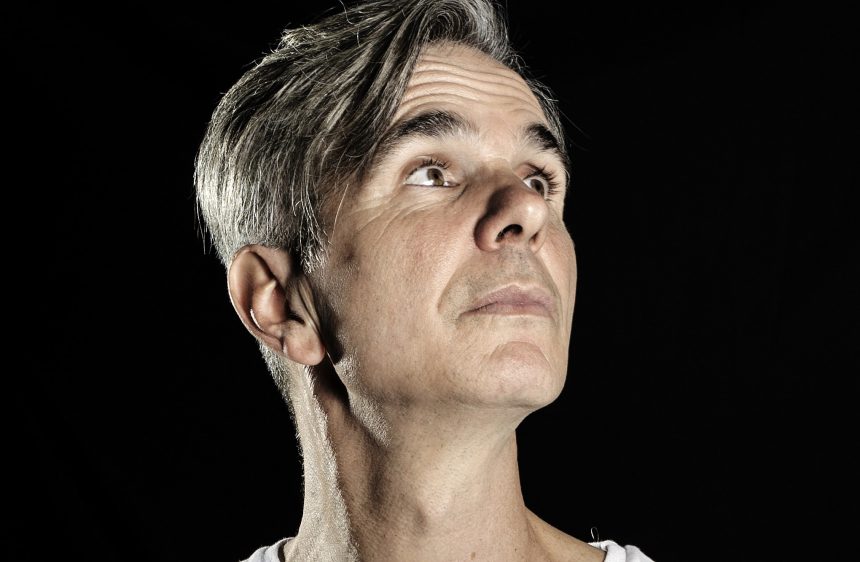 Jorge Araujo habla sobre «Electro, carne y hueso»: «No es un disco metafórico, hablo hasta de mi perro, muestro lo que soy»