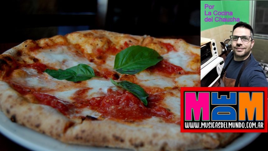 Para honrar a la Reina de Italia, Margarita de Saboya, el cocinero Raffaele Espósito, de la pizzería Brandi,​ creó la Pizza Margarita, representando sus condimentos, tomate, mozzarella y albahaca, a los colores de la bandera italiana