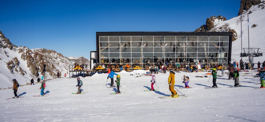 Viajes: para vivir la nieve en La Hoya a puro esquí