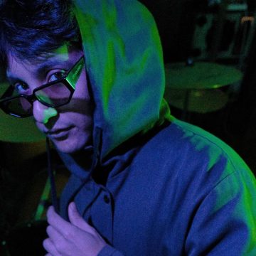 Yoni Yonki, la gran promesa del rock indie, con su primer álbum homónimo, entre lo vibrante y melancólico
