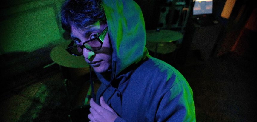 Yoni Yonki, la gran promesa del rock indie, con su primer álbum homónimo, entre lo vibrante y melancólico