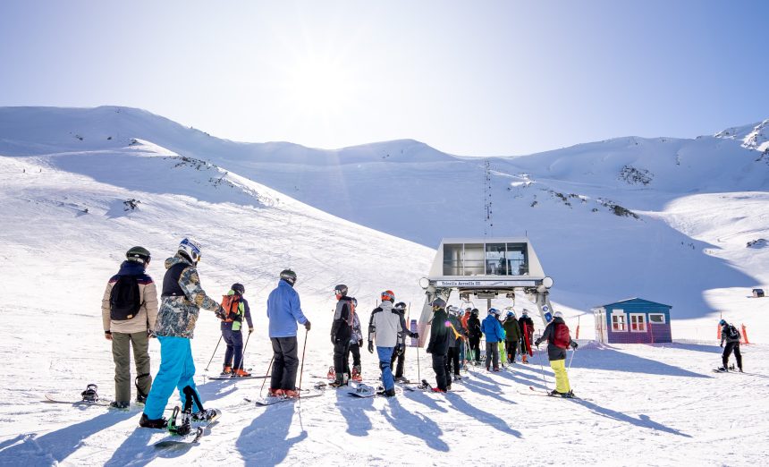 Se lanzó la temporada de invierno en la Montaña La Hoya, tan solo a 12 kilómetros de Esquel: todas las propuestas de la zona