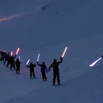 La Bajada de Luces 2024 celebra, además, los  50 años del centro de esquí de La Hoya