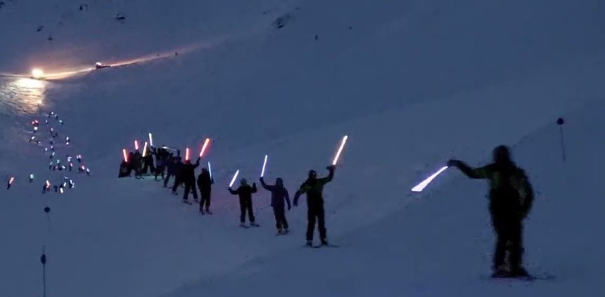 La Bajada de Luces 2024 celebra, además, los  50 años del centro de esquí de La Hoya