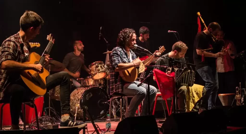 Club Artístico Libertad y las canciones republicanas de la guerra civil española; la cita es en el CAFF