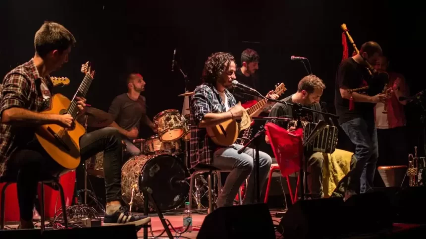 Club Artístico Libertad y las canciones republicanas de la guerra civil española; la cita es en el CAFF