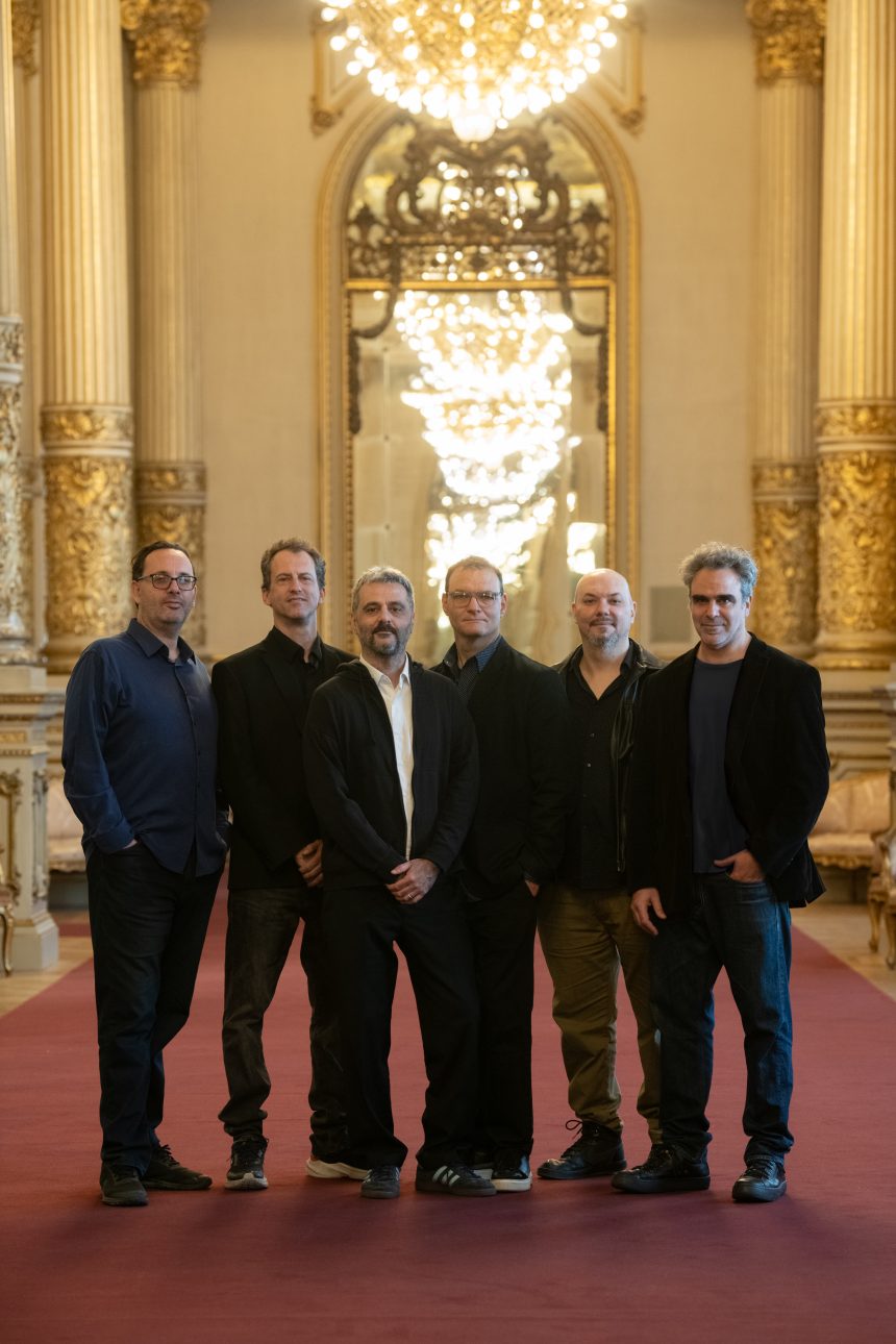 Escalandrum y su homenaje a Piazzolla en el Colón: «Felices por celebrar los 50 años de dos discazos de mi abuelo y, también, celebrar nuestros 25 años de trayectoria», expresa Pipi
