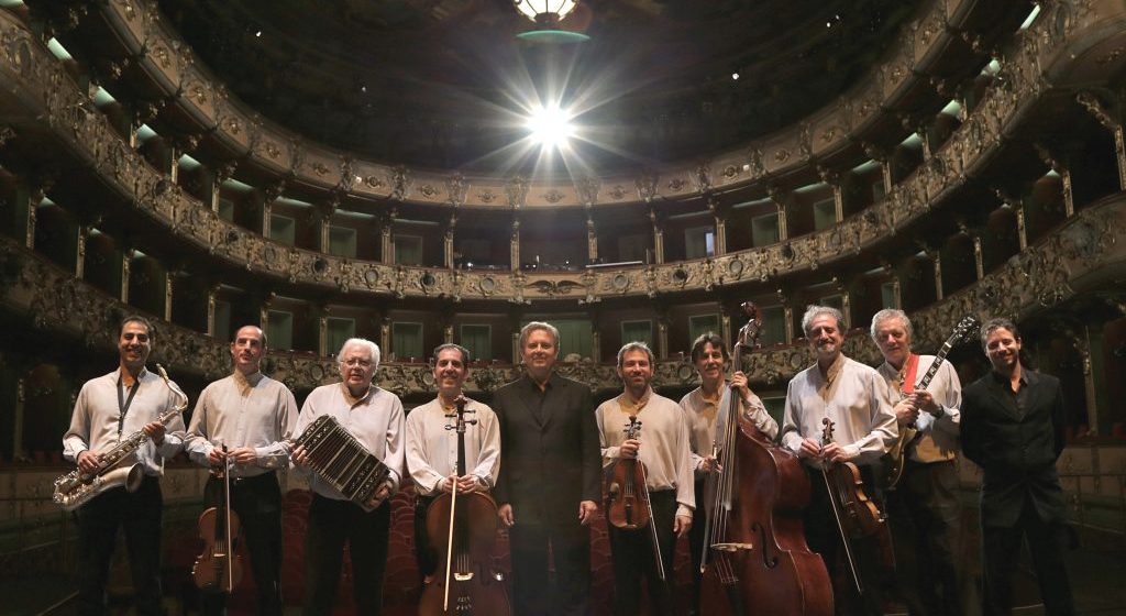 La Camerata Porteña y sus versiones sobre Astor Piazzolla, en el Caras y Caretas