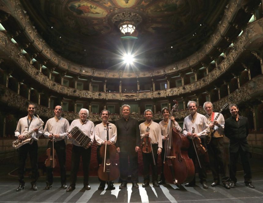 La Camerata Porteña y sus versiones sobre Astor Piazzolla, en el Caras y Caretas