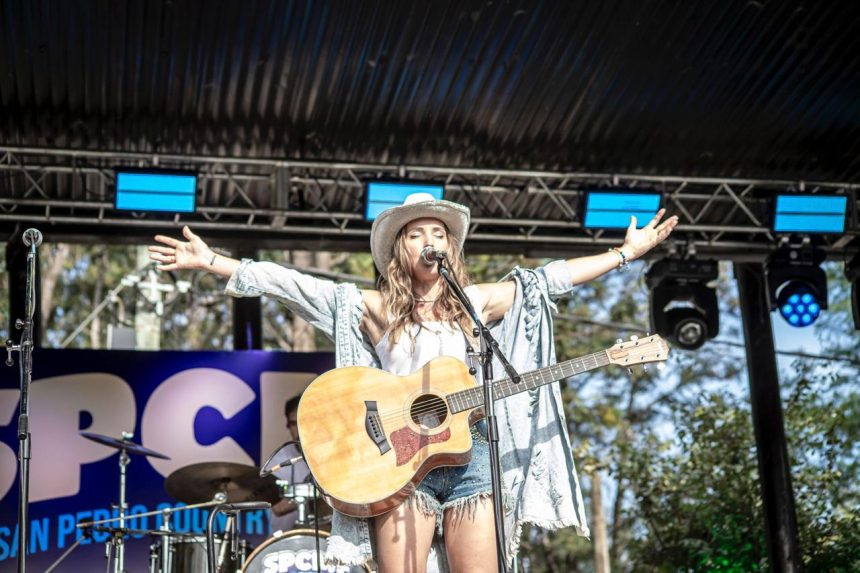 La cantautora y armonicista Meliza Blanco analiza su recorrido musical: «En lo personal, está bueno tener propósitos, pero no expectativas»