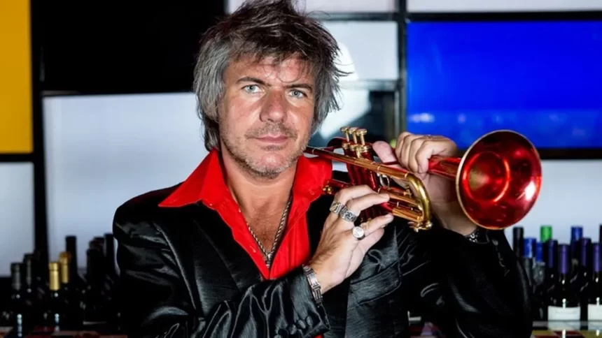 El trompetista Miguel Ángel Tallarita, integrante de Los Fundamentalistas del Aire Acondicionado, se presenta en el barrio del Abasto junto a invitados de lujo