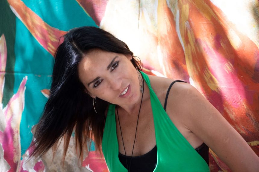 Antes de su show en diciembre, la pianista y cantautora, Ana Cámera, recuerda a su madre: «Estuve privada de verla durante su internación; cuando salió, la cuidé hasta que falleció en mis brazos»
