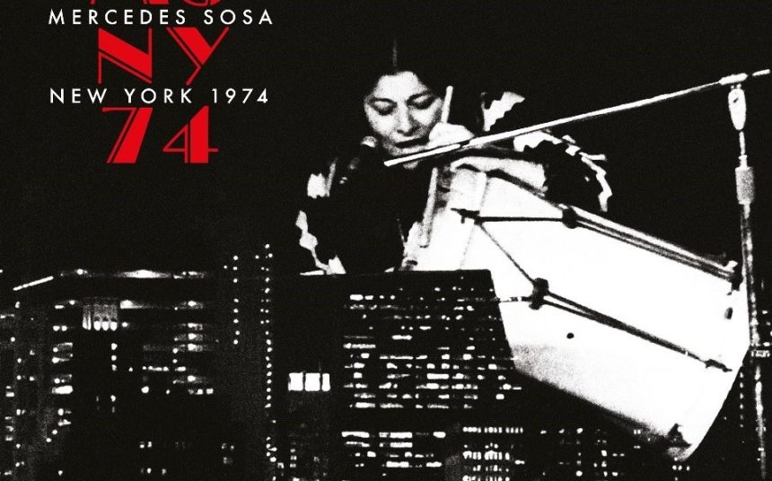 El descubrimiento de un tesoro guardado por décadas: las cintas de un concierto inédito de Mercedes Sosa en Nueva York