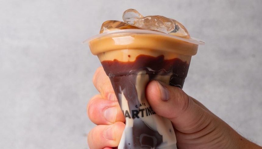 Sabores: La cadena de Café Martínez incorpora el Crackelatte, un latte frío con una capa firme de chocolate