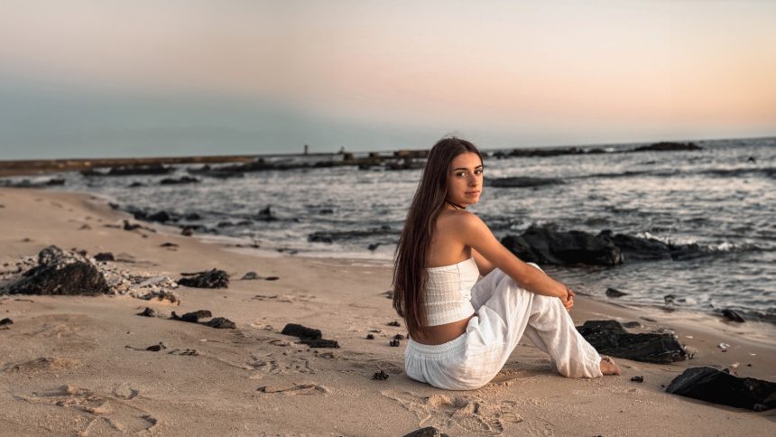 Valen Cermesoni habla sobre su nuevo single, «Nunca para siempre»: «Tiene un sonido más rítmico combinando instrumentos acústicos con elementos urbanos»