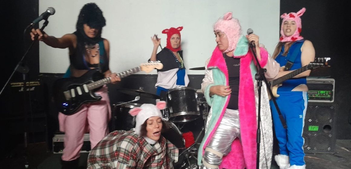 La banda cordobesa Pequeño Bambi presenta la canción «Soy chonga», que formará parte de su próxima placa