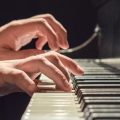 «Argentina desde el piano», un recorrido por la música popular argentina, con conducción y dirección de la genial pianista Hilda Herrera