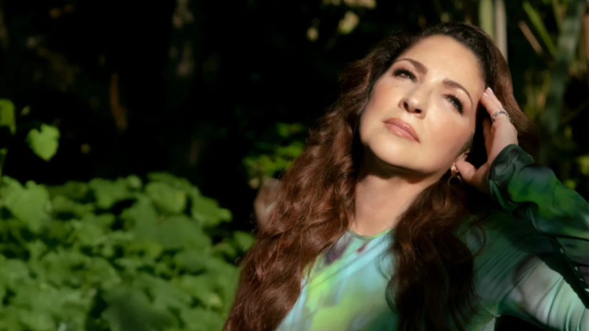 Gloria Estefan habla de «Raíces», su nuevo disco: «Cada nota, cada letra está llena de emoción y gratitud por este increíble recorrido»