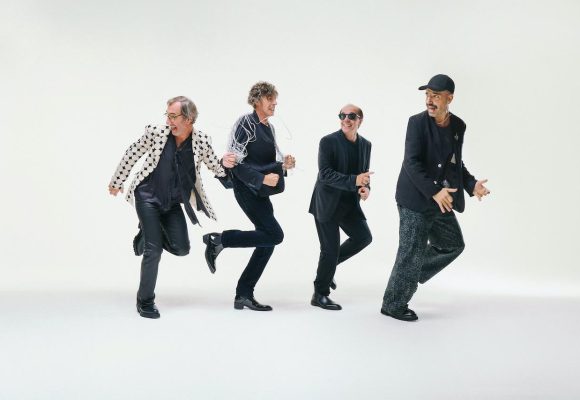 Los uruguayos de El Cuarteto De Nos presentan su tan esperado nuevo disco, “Puertas”, que presentarán en el Estadio Ferrocarril Oeste