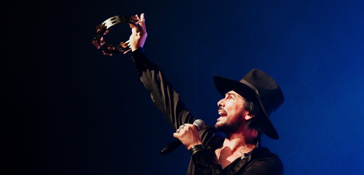 «Beto Cuevas Acústico» trae al ex frontman de La Ley a Buenos Aires para homenajear aquel histórico registro musical de MTV que realizó con su ex grupo