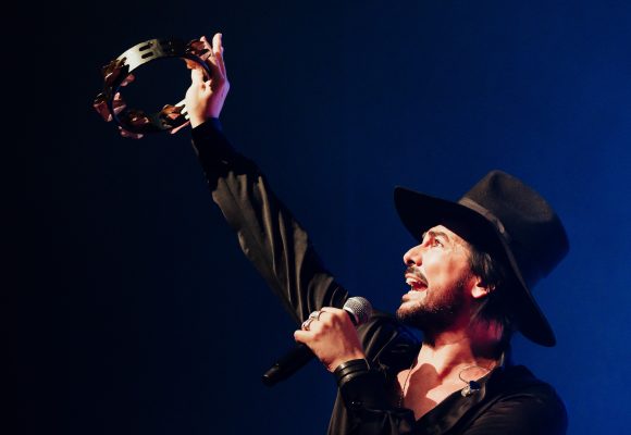 «Beto Cuevas Acústico» trae al ex frontman de La Ley a Buenos Aires para homenajear aquel histórico registro musical de MTV que realizó con su ex grupo