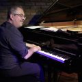Tras su paso por Argentina, el pianista y compositor valenciano Pau Viguer comparte el registro, en vivo, en un nuevo álbum