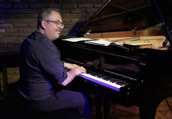 Tras su paso por Argentina, el pianista y compositor valenciano Pau Viguer comparte el registro, en vivo, en un nuevo álbum