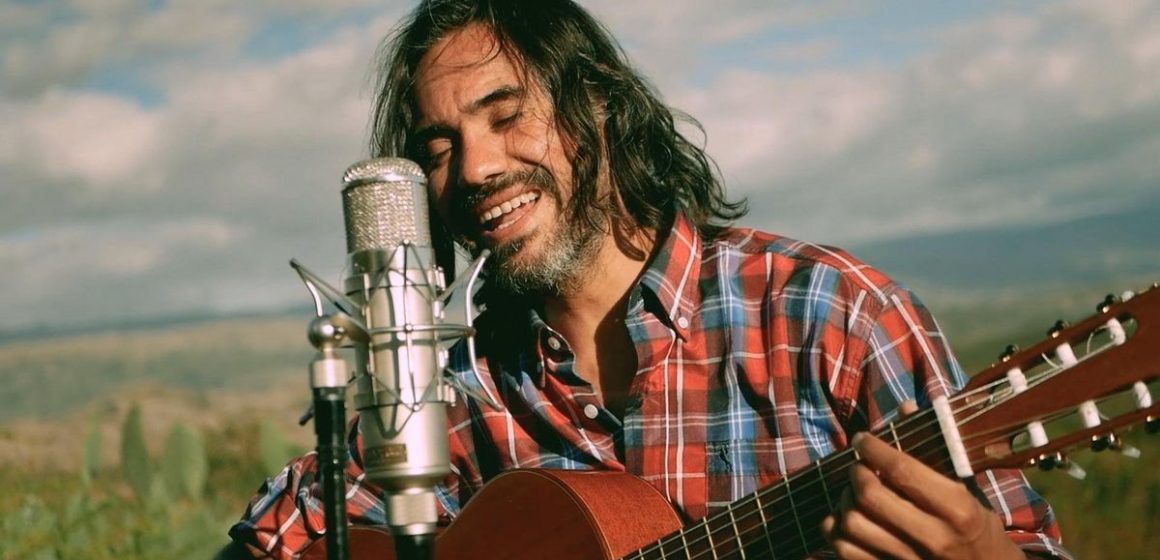 Frente a la problemática socioeconómica y política en Argentina, el genial cantautor José Luis Aguirre presenta «Canción Bonita para mi Barrio»: una descripción del presente y añoranzas a flor de piel