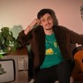 Ulises Butrón (hijo del recordado guitarrista) se prepara para la presentación de su debut discográfico, «Microteatro»