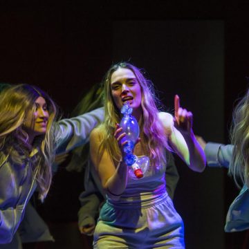 Teatro: «Personas, lugares y Cosas», una obra que trata sobre una persona en rehabilitación, pero cuyos problemas no están solamente en ella, sino en el alrededor